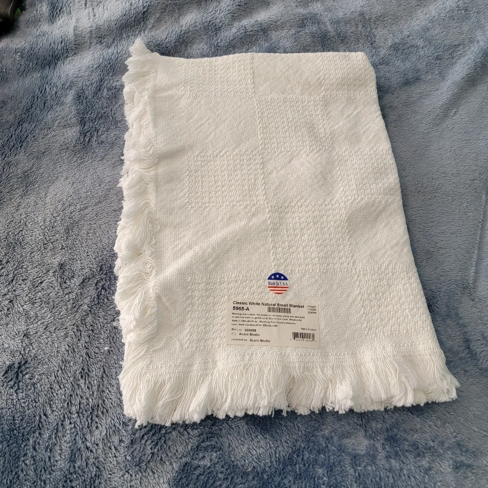 NEW Pure Country Weavers Acorn Studio White 37